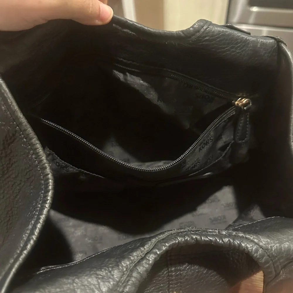 Michael Kors Black Leather Hudson Shoulder Bag Pebble Butter Leather! Non-Smoker - Picture 9 of 16